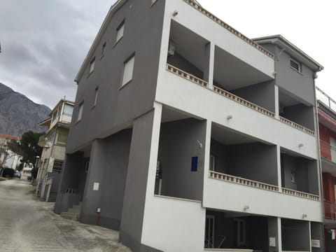 Property building, Day