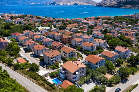 Property building, Day, Neighbourhood, Natural landscape, Bird's eye view, View (from property/room), City view, Sea view, Street view, Swimming pool