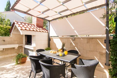 BBQ facilities, Garden, Seating area