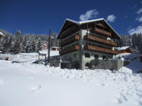 Facade/entrance, Winter, View (from property/room), Area and facilities, Drinks