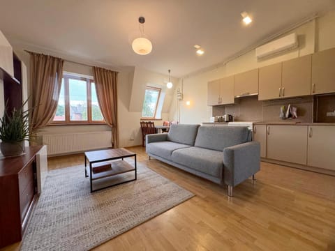 Bed, Kitchen or kitchenette, Living room, Seating area