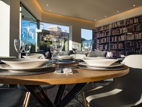 Decorative detail, Dining area, Landmark view