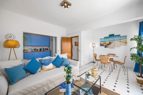 Living room, Seating area, Dining area, kitchen