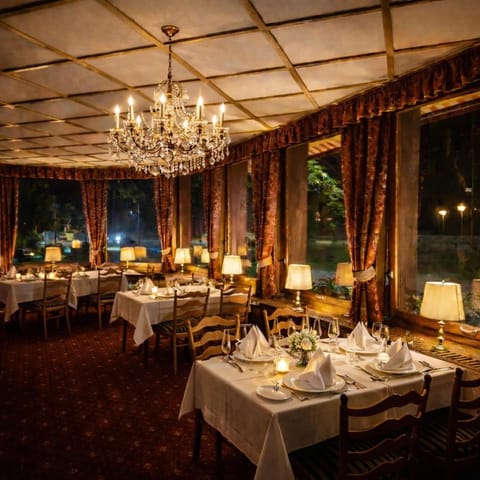 Restaurant/places to eat, Banquet/Function facilities, Seating area, Breakfast