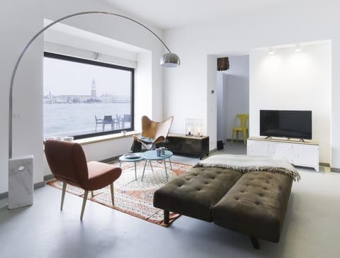Spring, Day, View (from property/room), Living room, City view, Landmark view