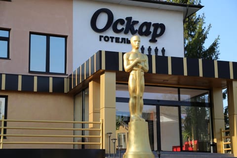 Facade/entrance, Spring
