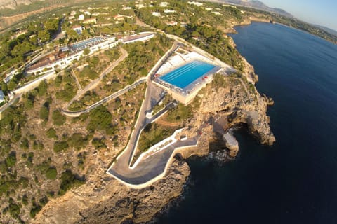 Restaurant/places to eat, Bird's eye view, Pool view, Swimming pool