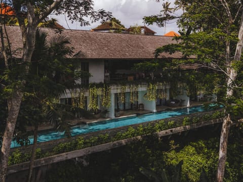 Property building, Spring, Day, Natural landscape, Bird's eye view, Garden, View (from property/room), Garden view, Pool view, Area and facilities, Swimming pool