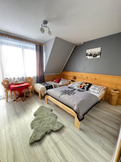 Bed, Photo of the whole room, Seating area, Bedroom