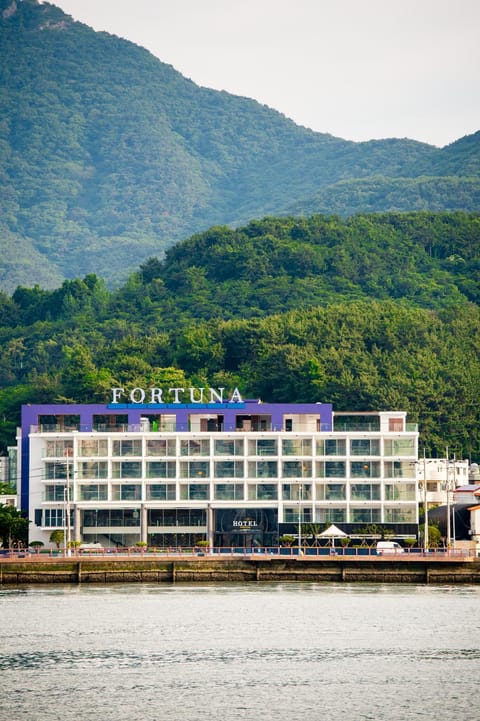 Nearby landmark, Natural landscape