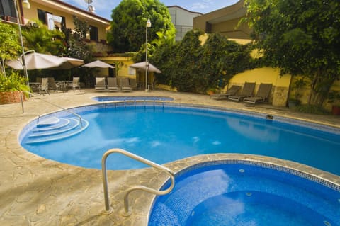 Hot Tub, Swimming pool