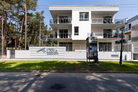 Property building, Neighbourhood, Location