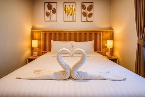 Bed, Bedroom, towels