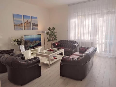 Day, Living room