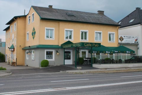 Property building, Restaurant/places to eat, Facade/entrance, Off site