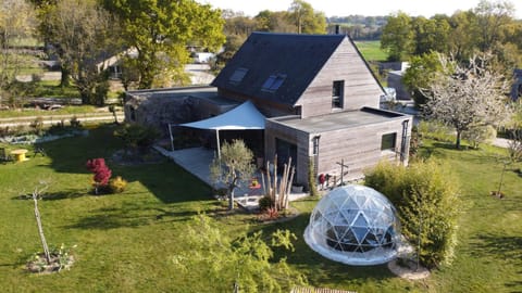 Property building, Spring, Garden, Garden view
