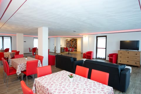 Communal lounge/ TV room