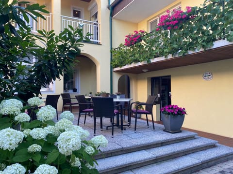Property building, Patio, Balcony/Terrace