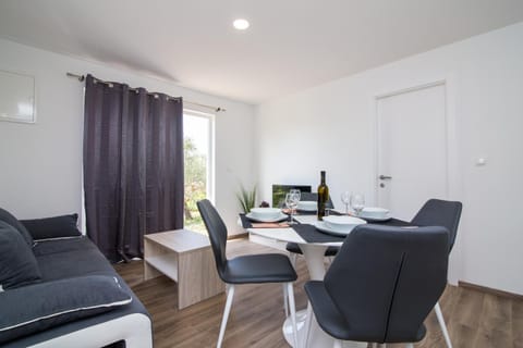 Luxury Mobile Homes Liza2 Campground/ 
RV Resort in Biograd na Moru