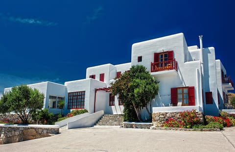 Facade/entrance