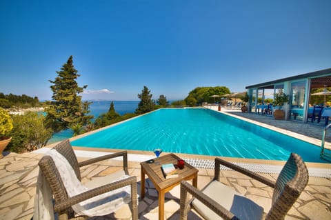 Restaurant/places to eat, Swimming pool, Swimming pool