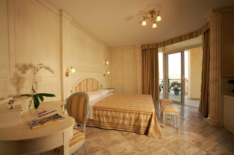 Other, Photo of the whole room, Bedroom