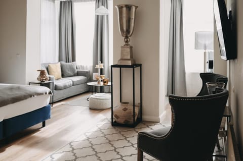 Bed, Photo of the whole room, Seating area