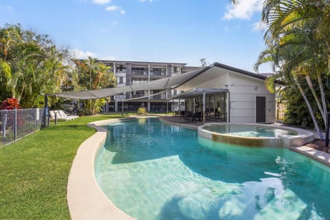Hot Tub, Swimming pool