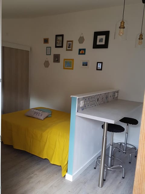 Seating area, Dining area, Bedroom