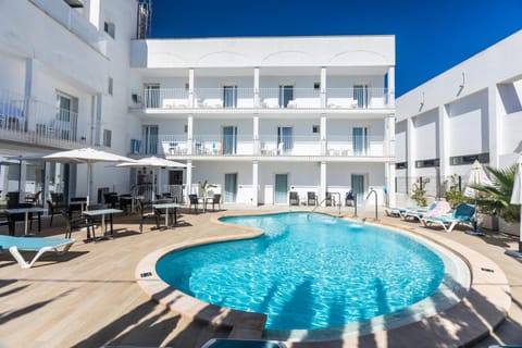Property building, Day, View (from property/room), Swimming pool, Breakfast, sunbed