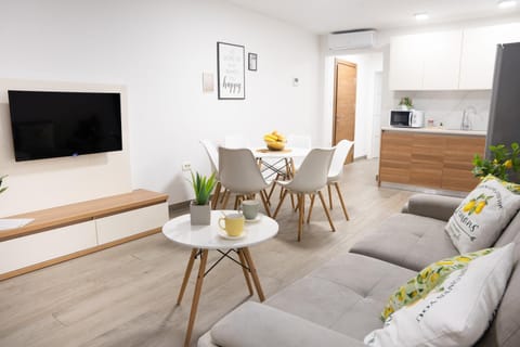 TV and multimedia, Living room, Dining area