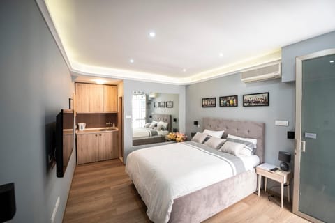 Bed, Living room, Bedroom, Garden view
