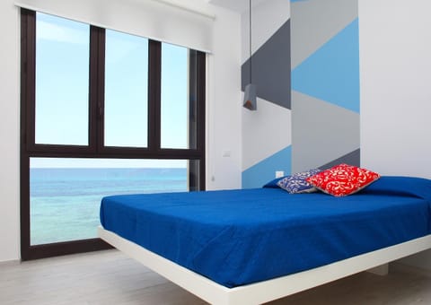 Photo of the whole room, Bedroom, Sea view