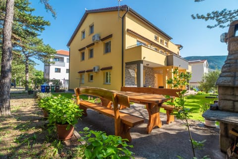 Property building, Spring, Day, Natural landscape, Garden, Garden view