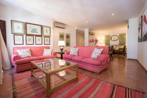 Living room, Seating area