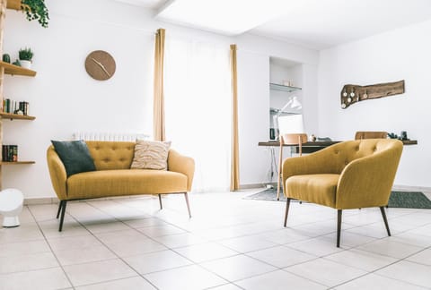 Living room, Decorative detail, Seating area