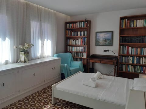 Bed, Library, Bedroom