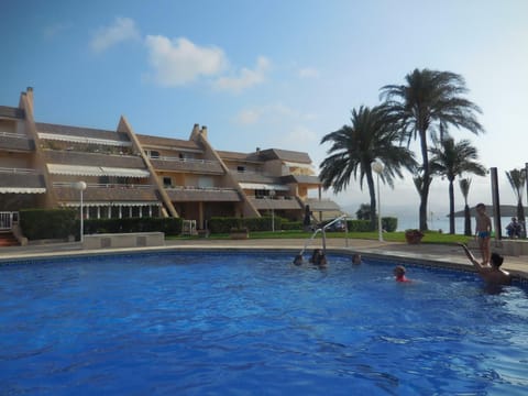 Property building, People, Sea view, Swimming pool