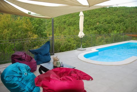 Mountain view, Pool view, Swimming pool, sunbed