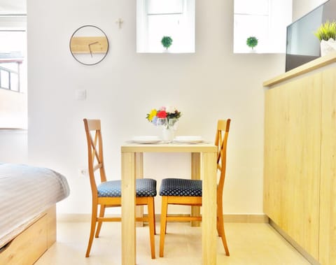 Seating area, Bedroom