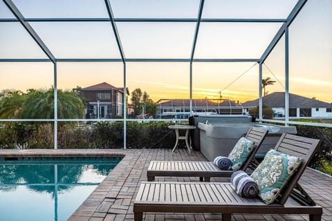 Villa Sunset Point, Cape Coral House in Cape Coral
