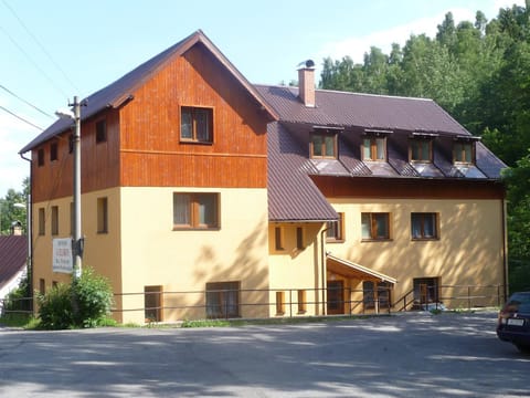 Property building, Facade/entrance, Spring, Off site, Summer