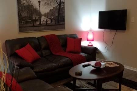 Sweet 2-Bedroom Penthouse Apartment by Amazing Property Rentals Apartment in Gatineau