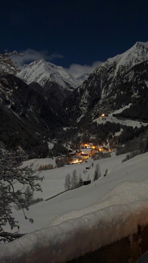 Night, Neighbourhood, Winter