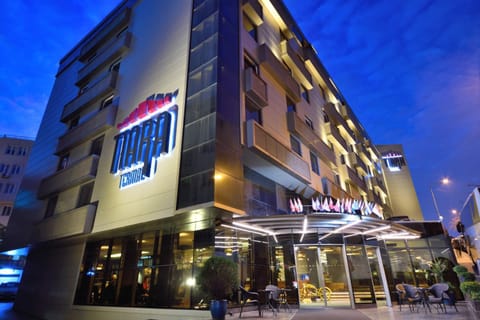 Facade/entrance