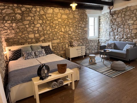 Bed, Living room, Seating area