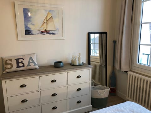 Bel appartement plein centre 100m de la mer Apartment in Normandy