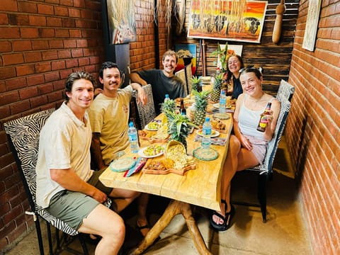 Restaurant/places to eat, People, Food and drinks, Banquet/Function facilities, Dining area, Food, Lunch, Dinner, Drinks, group of guests, Family
