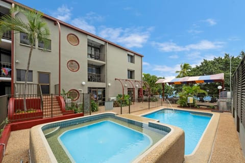 Property building, Day, Pool view, Swimming pool