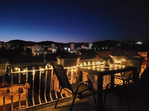 View (from property/room), Balcony/Terrace, City view